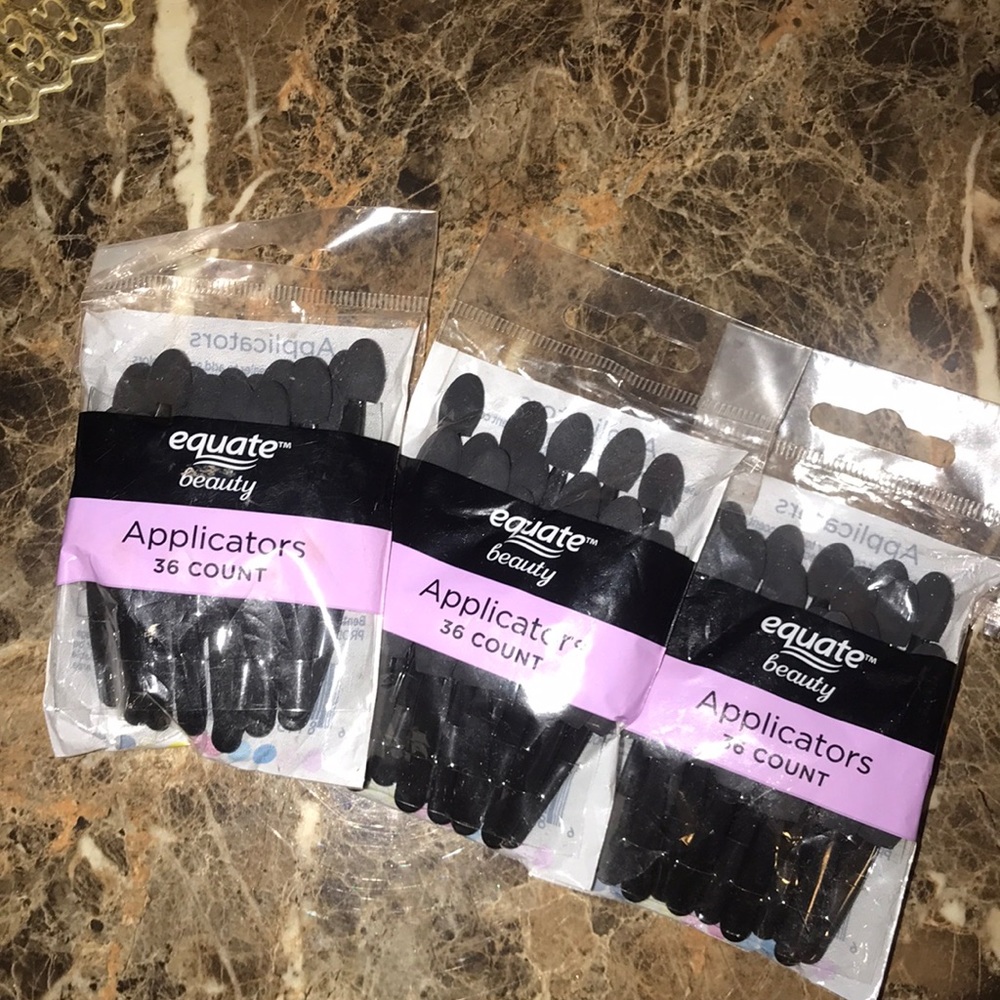 Makeup applicators